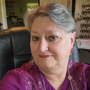 Meet your Posher, Debbie